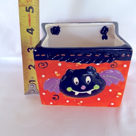 Gently Used Set Of Two Very Cute Ceramic Basket Halloween Decor - Picture 5 of 8